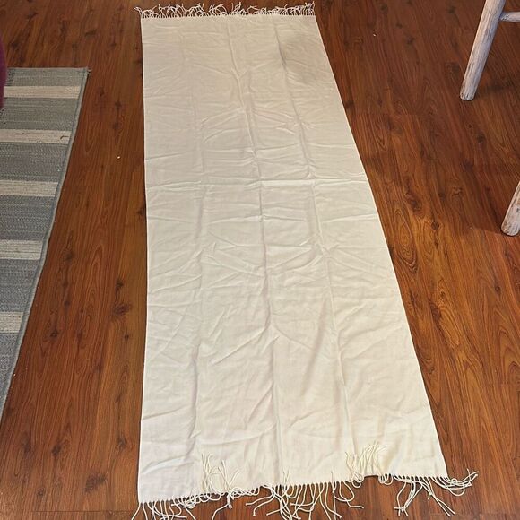 NWOT soft ivory beige scarf with tassels wrap cashmere feel - Picture 4 of 4
